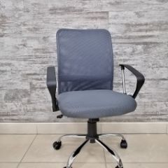 Кресло Barneo K-147 для персонала (серая ткань и сетка) в Златоусте - zlatoust.mebel24.online | фото